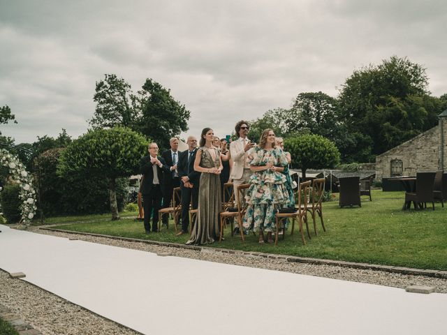 Le mariage de Omar et Karin à Quimper, Finistère 44