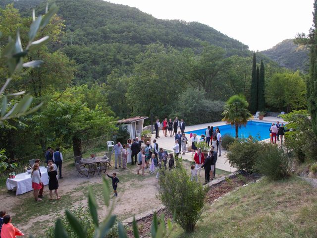 Le mariage de Edwin et Marie à Nyons, Drôme 75