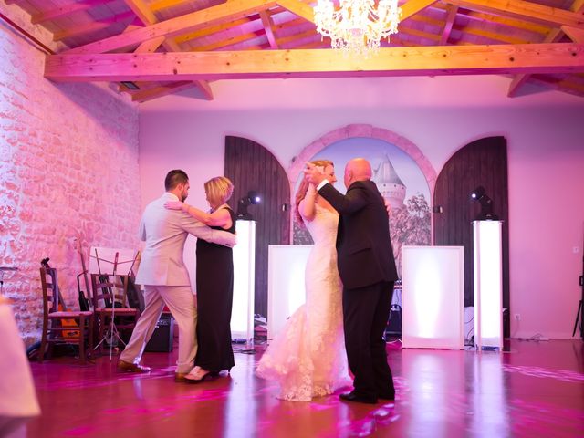 Le mariage de David et Isabel à Marans, Charente Maritime 208