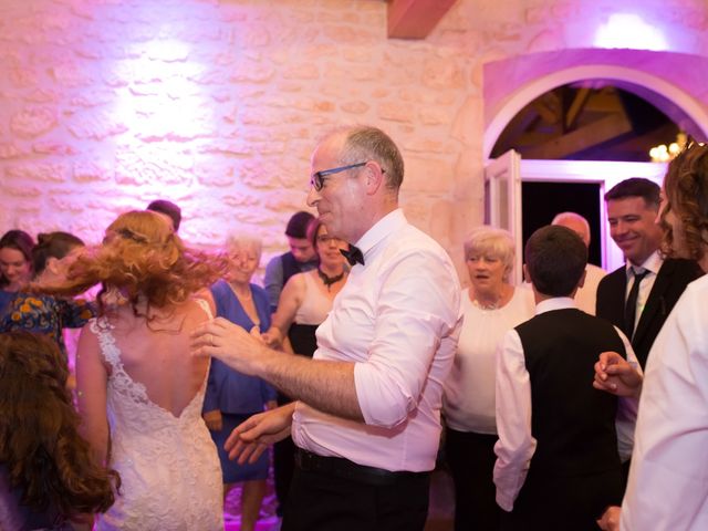 Le mariage de David et Isabel à Marans, Charente Maritime 257