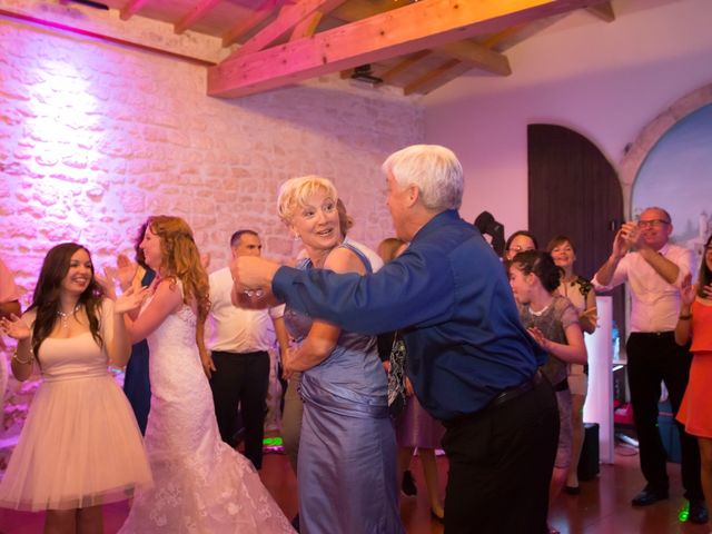 Le mariage de David et Isabel à Marans, Charente Maritime 263