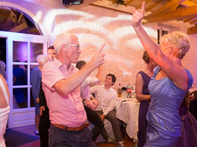 Le mariage de David et Isabel à Marans, Charente Maritime 272