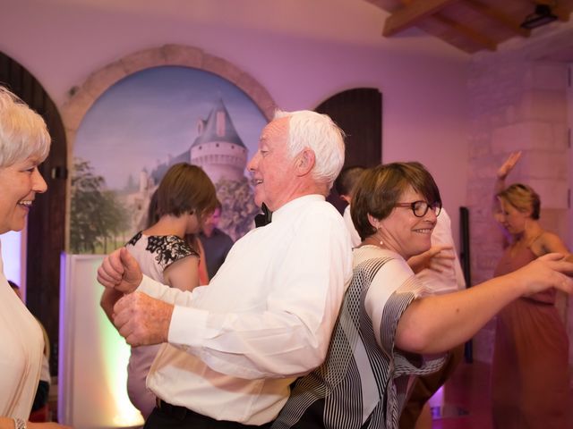 Le mariage de David et Isabel à Marans, Charente Maritime 273