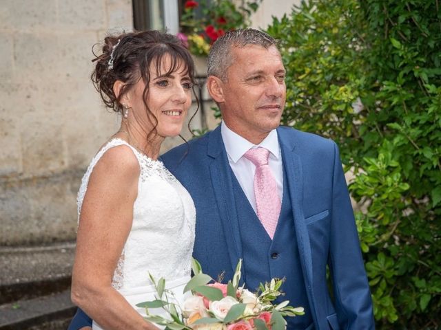 Le mariage de Johan et Sandrine  à Saint-Amant-de-Boixe, Charente 6