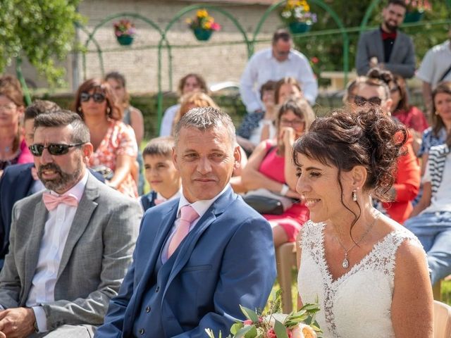 Le mariage de Johan et Sandrine  à Saint-Amant-de-Boixe, Charente 7