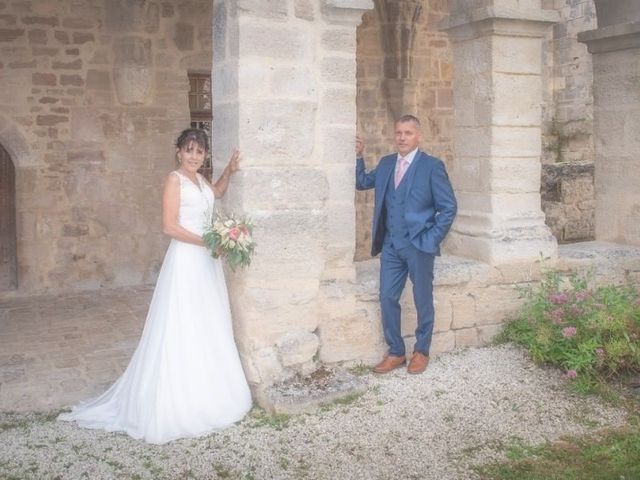 Le mariage de Johan et Sandrine  à Saint-Amant-de-Boixe, Charente 12