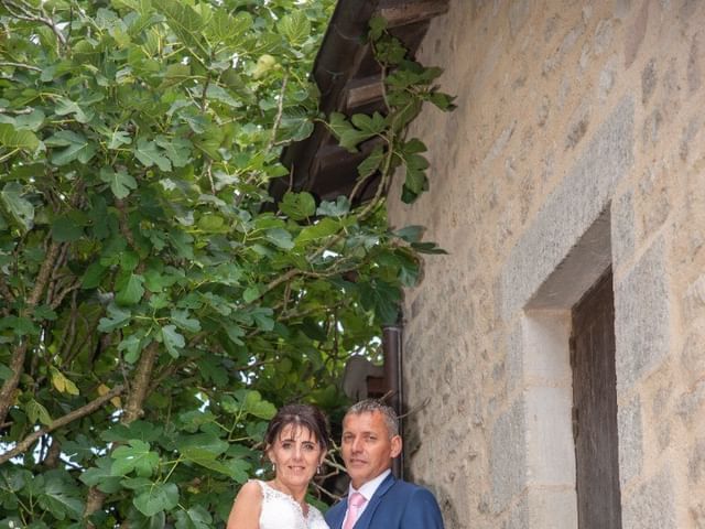 Le mariage de Johan et Sandrine  à Saint-Amant-de-Boixe, Charente 13
