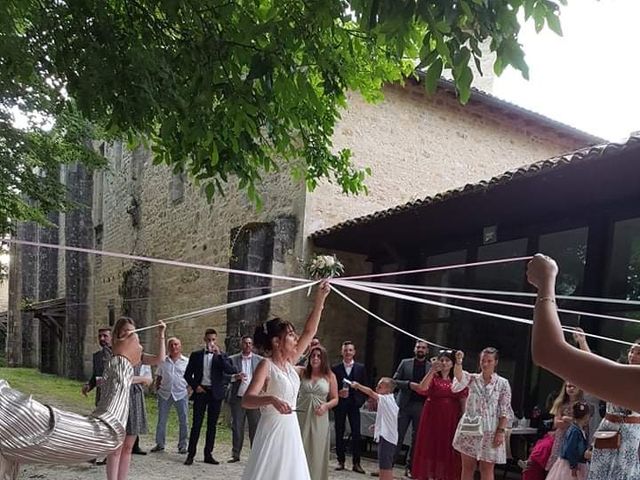 Le mariage de Johan et Sandrine  à Saint-Amant-de-Boixe, Charente 17