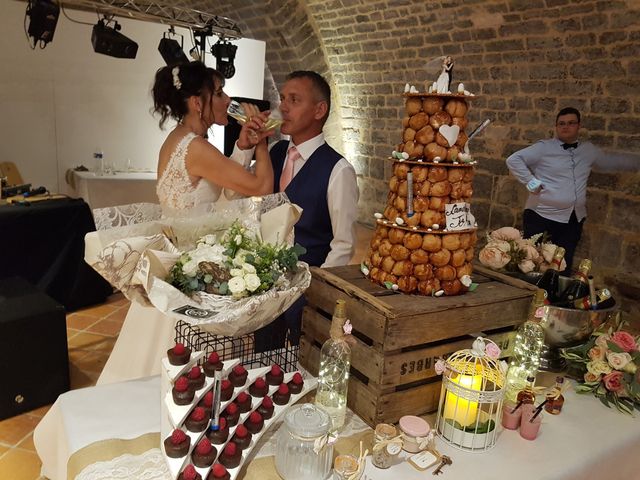 Le mariage de Johan et Sandrine  à Saint-Amant-de-Boixe, Charente 25