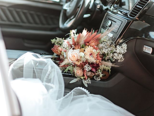 Le mariage de Sofiane et Margot à Chanonat, Puy-de-Dôme 27