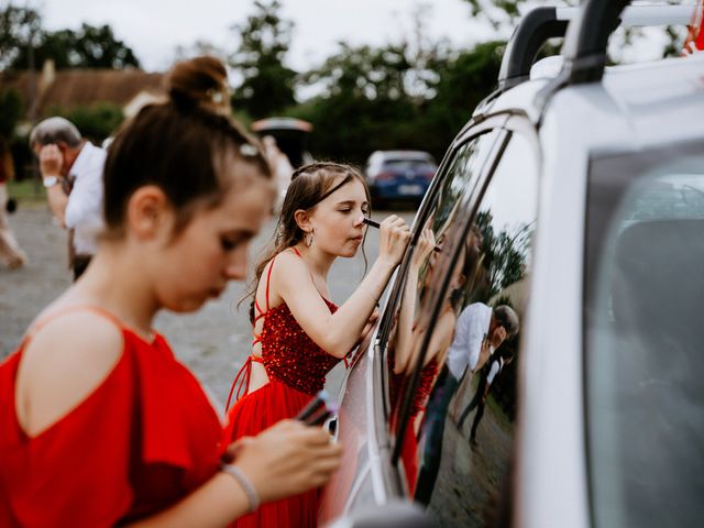 Le mariage de Julian et Caroline à Audrieu, Calvados 71