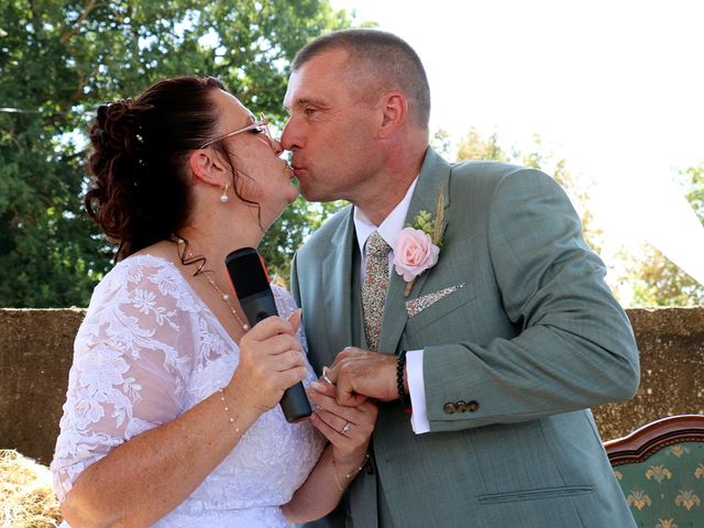 Le mariage de Christophe et Christelle à Les Essarts, Vendée 11