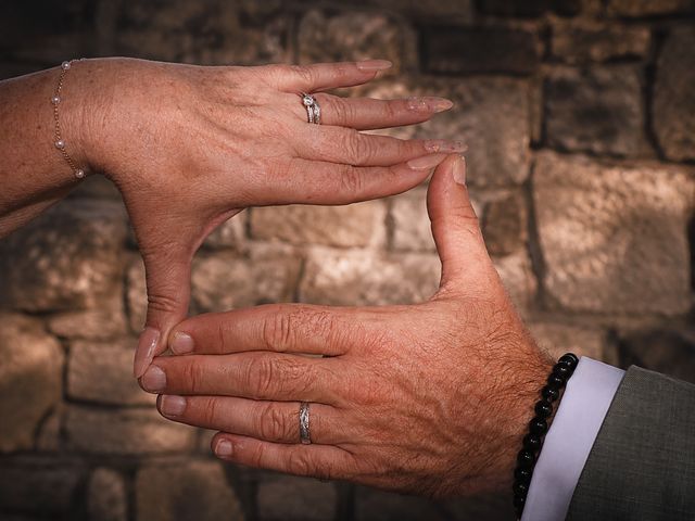 Le mariage de Christophe et Christelle à Les Essarts, Vendée 23