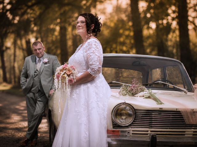 Le mariage de Christophe et Christelle à Les Essarts, Vendée 64