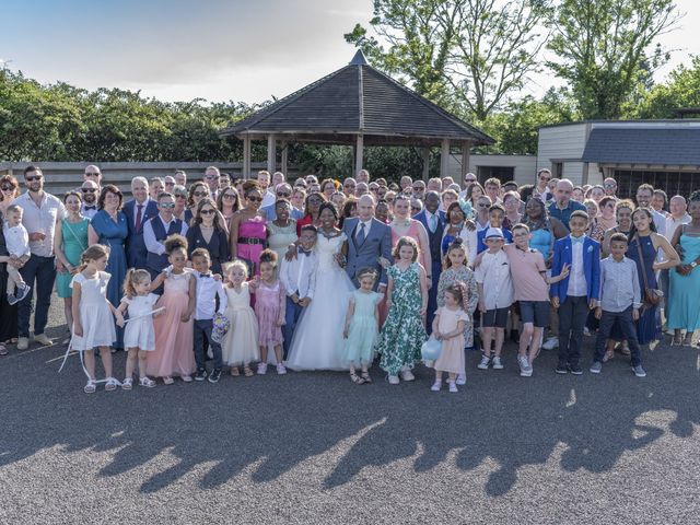 Le mariage de Loïc et Essofa à Gacé, Orne 69