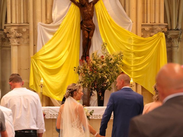 Le mariage de William et Noémie à Bavent, Calvados 6