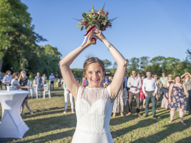 Le mariage de Romain et Hélène à Merry-sur-Yonne, Yonne 8