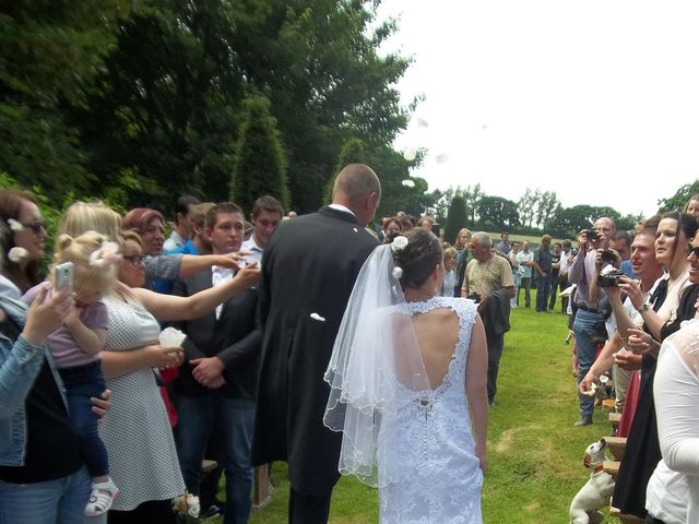 Le mariage de Emmanuel et Lea à Carneville, Manche 9