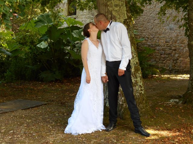 Le mariage de Emmanuel et Lea à Carneville, Manche 11