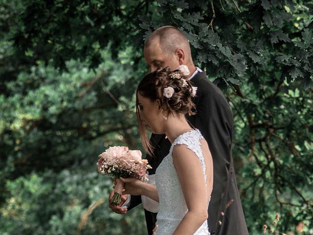 Le mariage de Emmanuel et Lea à Carneville, Manche 12