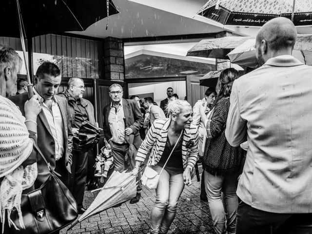 Le mariage de Yoann et Catherine à Chambles, Loire 56