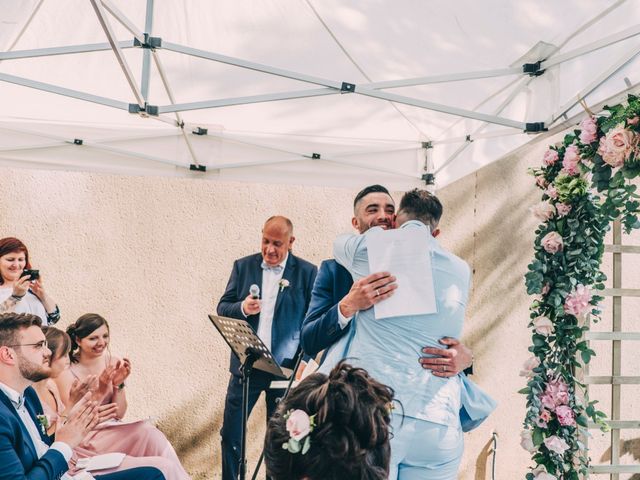 Le mariage de Yoann et Catherine à Chambles, Loire 77