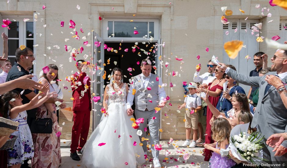 Le mariage de Adam et Marjo à Capian, Gironde