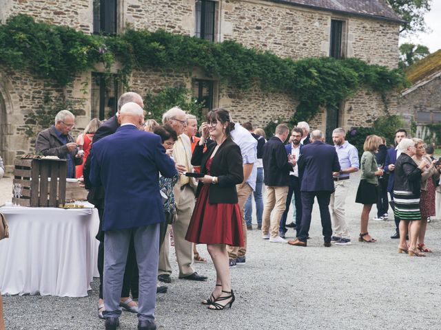 Le mariage de Simon et Floriane à Carhaix-Plouguer, Finistère 29