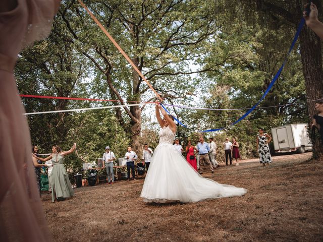 Le mariage de Coline et Thomas à Melle, Deux-Sèvres 37