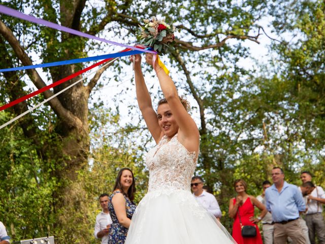 Le mariage de Coline et Thomas à Melle, Deux-Sèvres 38