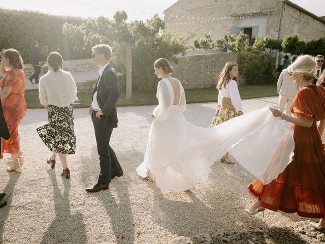 Le mariage de Arnaud et Cécile à Grignan, Drôme 53