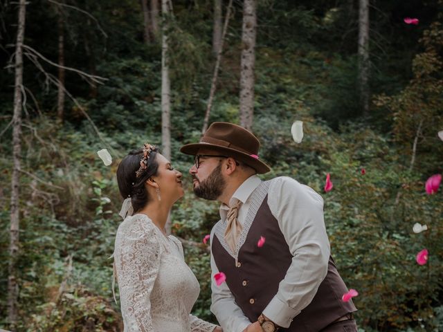 Le mariage de Paul et Sarah à Allevard, Isère 8