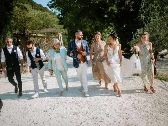 Le mariage de Giovanni et Iona à Nyons, Drôme 40