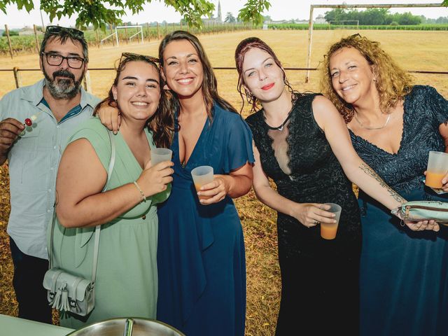 Le mariage de Alex et Amélie à Néac, Gironde 74