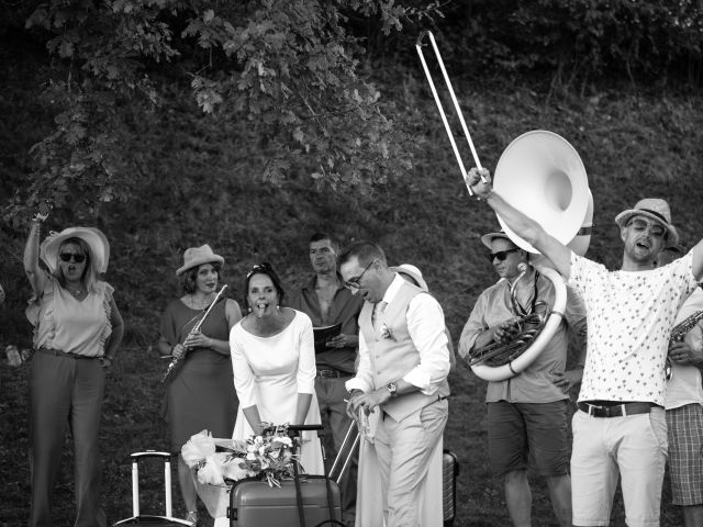 Le mariage de Charly et Valerie à Longny-au-Perche, Orne 69