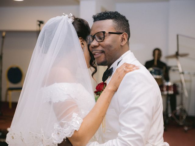 Le mariage de Eric et Laetitia à Vincennes, Val-de-Marne 57