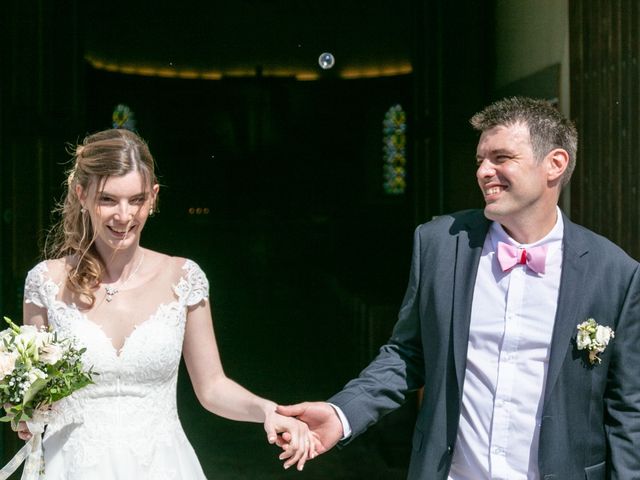 Le mariage de Aurèlie et Thomas à Saint-Berthevin, Mayenne 10