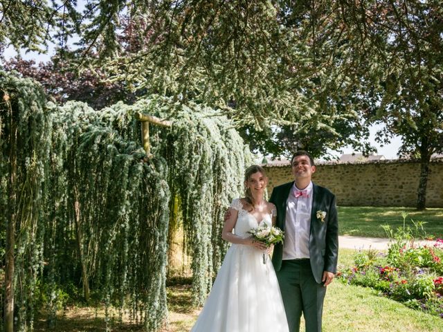 Le mariage de Aurèlie et Thomas à Saint-Berthevin, Mayenne 13