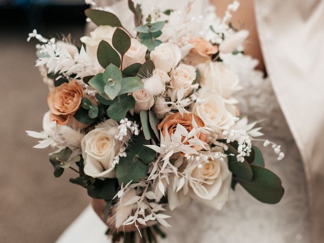 Le mariage de Julien et Lucie  à Chanzeaux, Maine et Loire 3