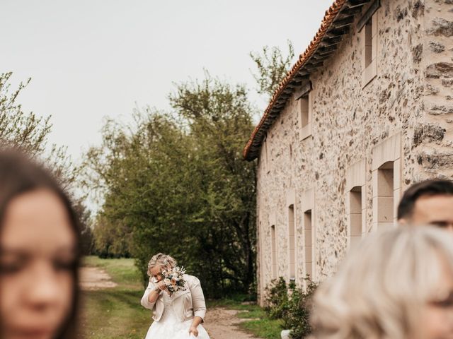 Le mariage de Julien et Lucie  à Chanzeaux, Maine et Loire 36