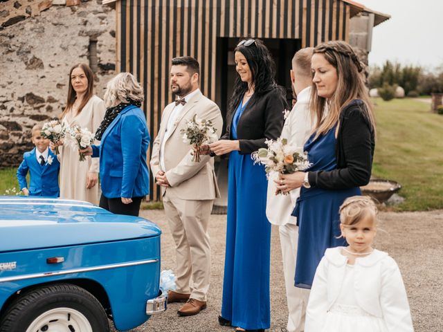Le mariage de Julien et Lucie  à Chanzeaux, Maine et Loire 38