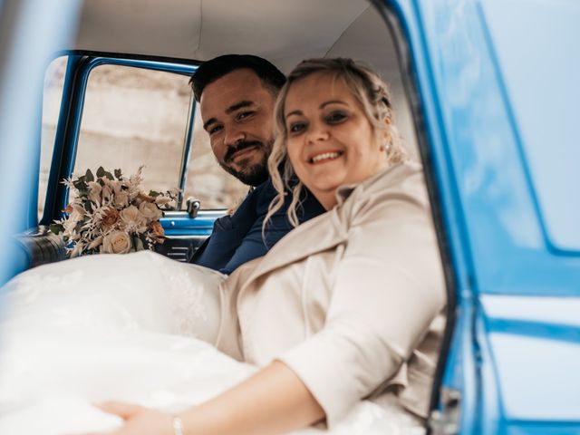 Le mariage de Julien et Lucie  à Chanzeaux, Maine et Loire 57