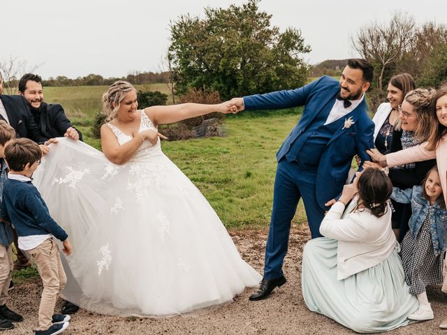 Le mariage de Julien et Lucie  à Chanzeaux, Maine et Loire 68