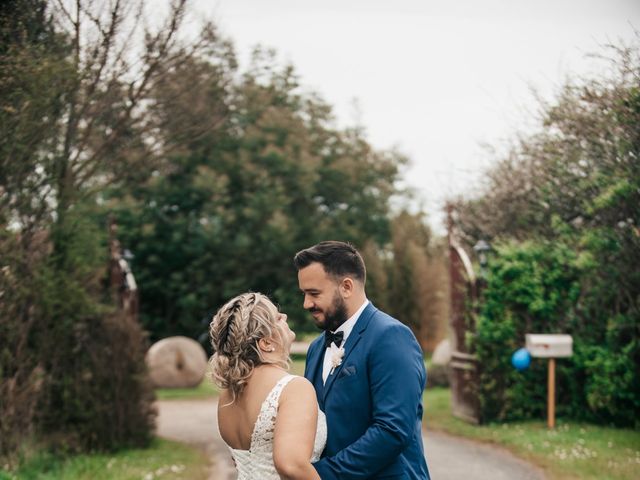 Le mariage de Julien et Lucie  à Chanzeaux, Maine et Loire 1