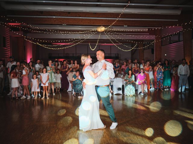 Le mariage de Florent et Mathilde à Ambrières-les-Vallées, Mayenne 1