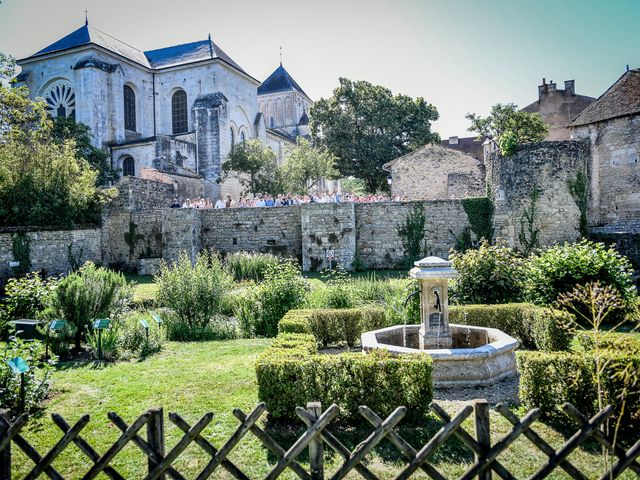 Le mariage de Clément et Laura à Nouaillé-Maupertuis, Vienne 10