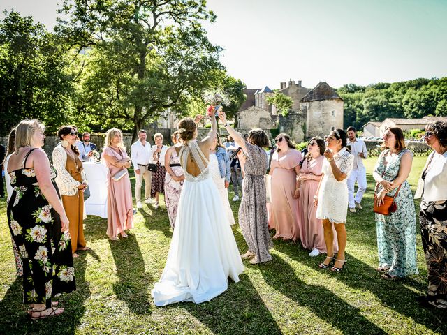 Le mariage de Clément et Laura à Nouaillé-Maupertuis, Vienne 72