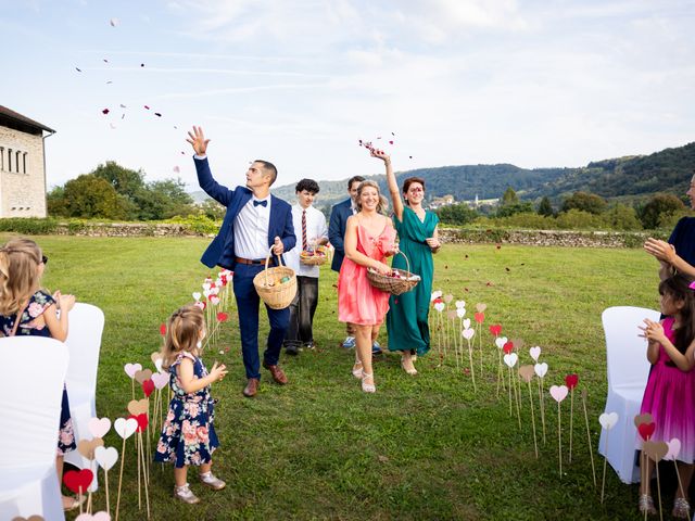 Le mariage de Sylvain et Amandine à Vignieu, Isère 11