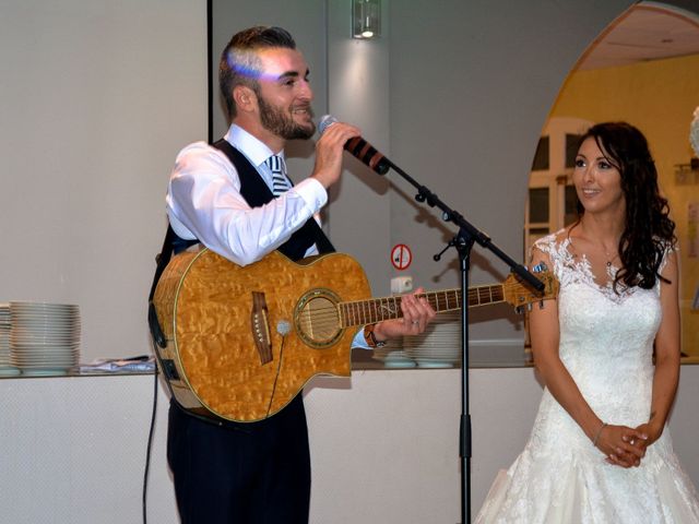 Le mariage de Olivier et Cindy à Rognac, Bouches-du-Rhône 15