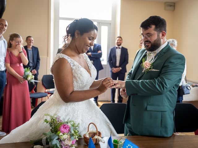 Le mariage de Laurent et Manon à Monceaux-en-Bessin, Calvados 13